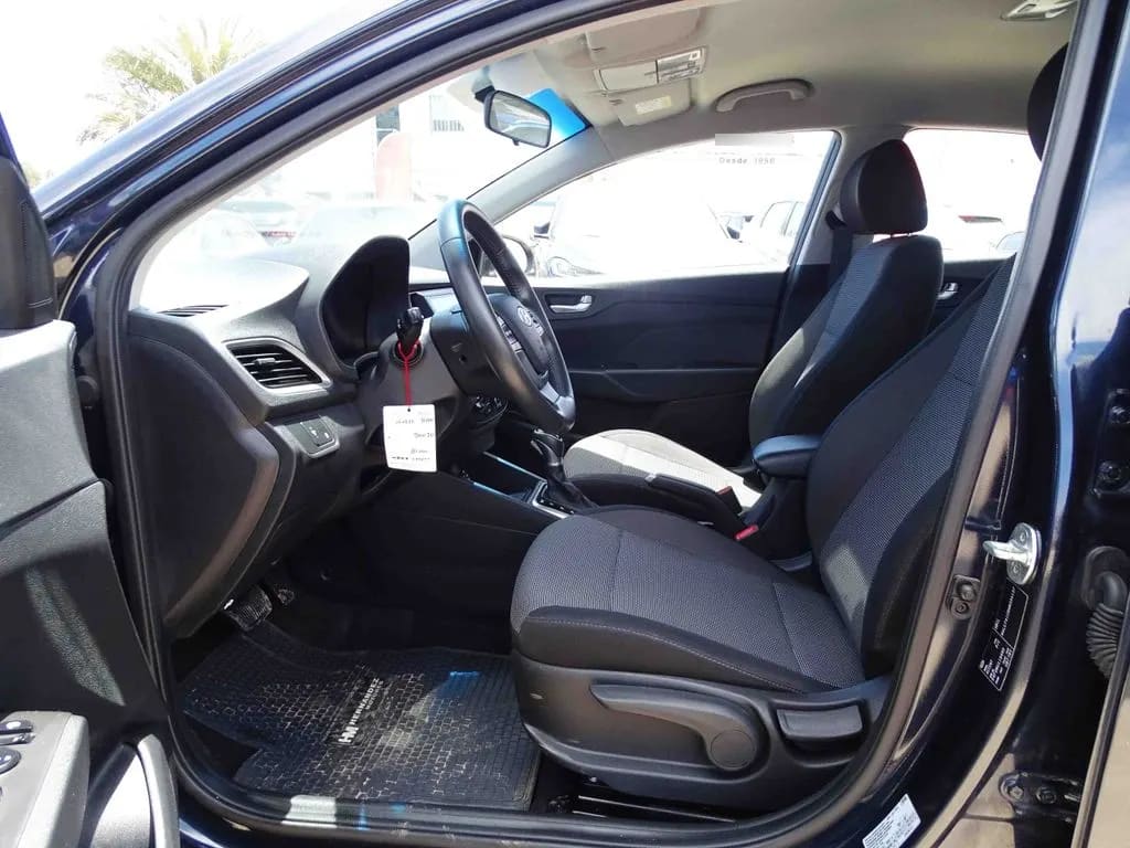 Hyundai Accent 1.6 año 2023
