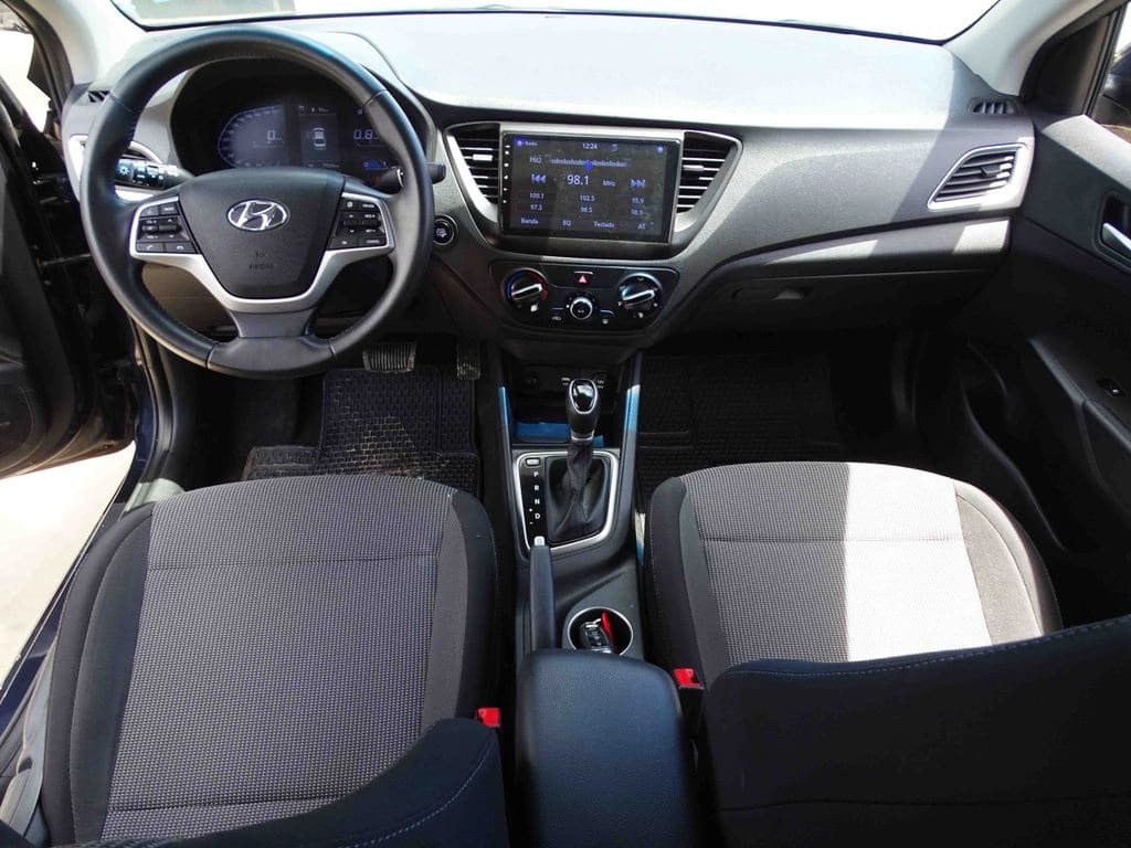 Hyundai Accent 1.6 año 2023