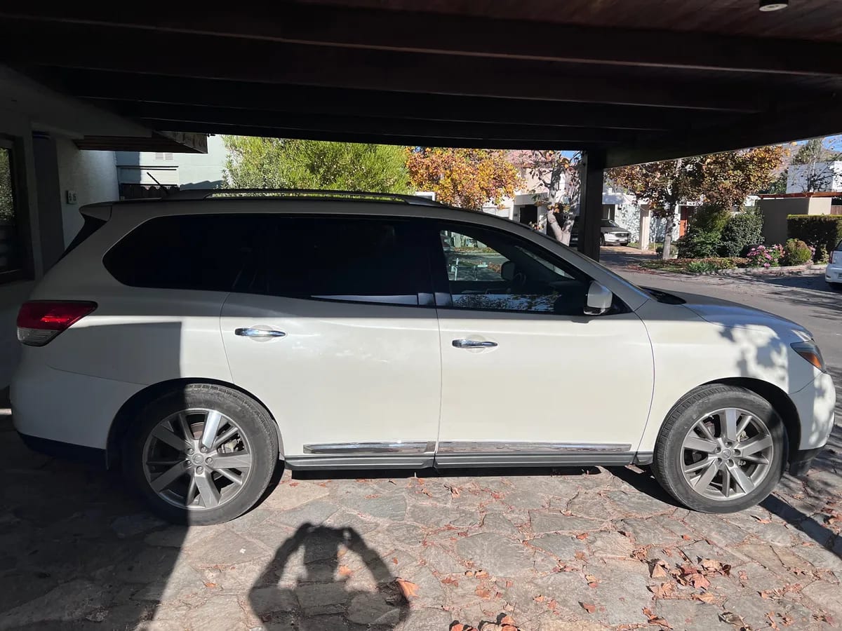 NISSAN PATHFINDER 3.5 Exclusive Cvt At 4x4 año 2016
