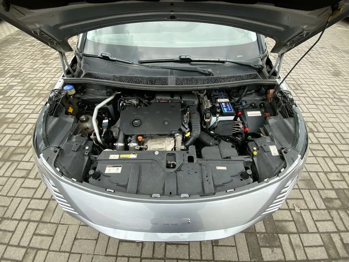 Peugeot 5008 1.5 Allure Pack Bluehdi Diesel 4x2 130 Eat8 5p año 2021