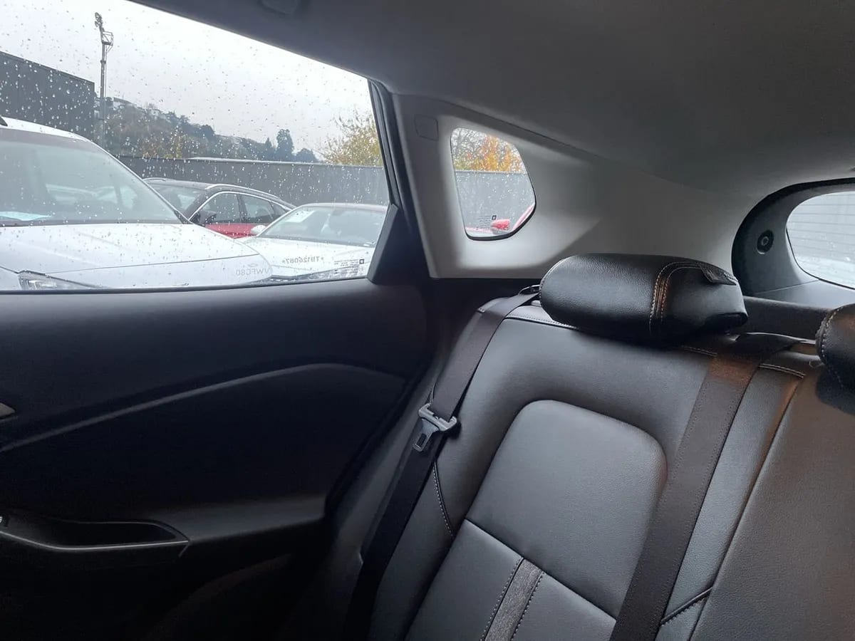 Chevrolet Tracker 1.2t Ltz R 4x2 At 5p año 2026