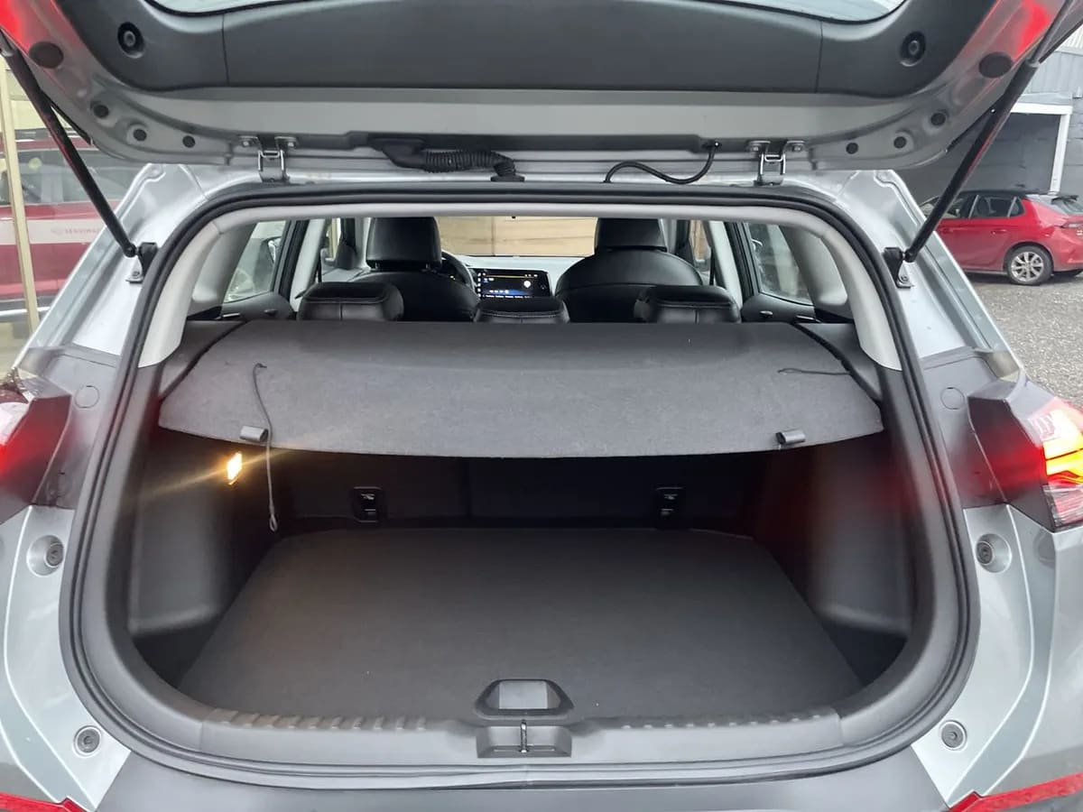 Chevrolet Tracker 1.2t Ltz R 4x2 At 5p año 2026