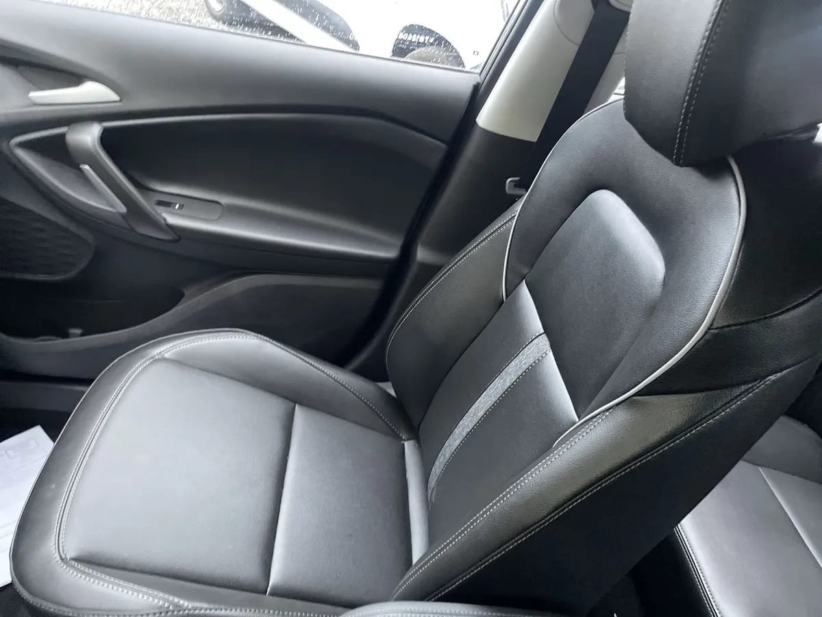 Chevrolet Tracker 1.2t Ltz R 4x2 At 5p año 2026