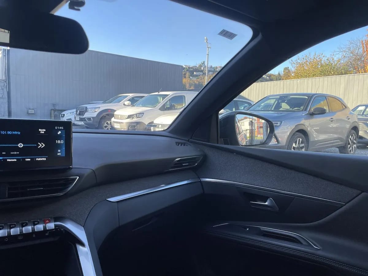 Peugeot 3008 1.5 Allure Pack Bluehdi 130 4x2 Eat8 5p año 2024