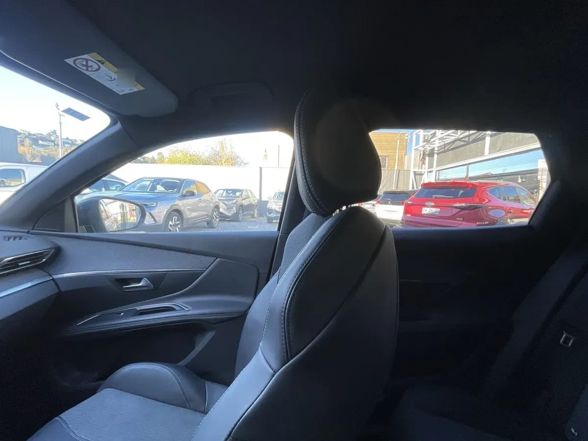 Peugeot 3008 1.5 Allure Pack Bluehdi 130 4x2 Eat8 5p año 2024