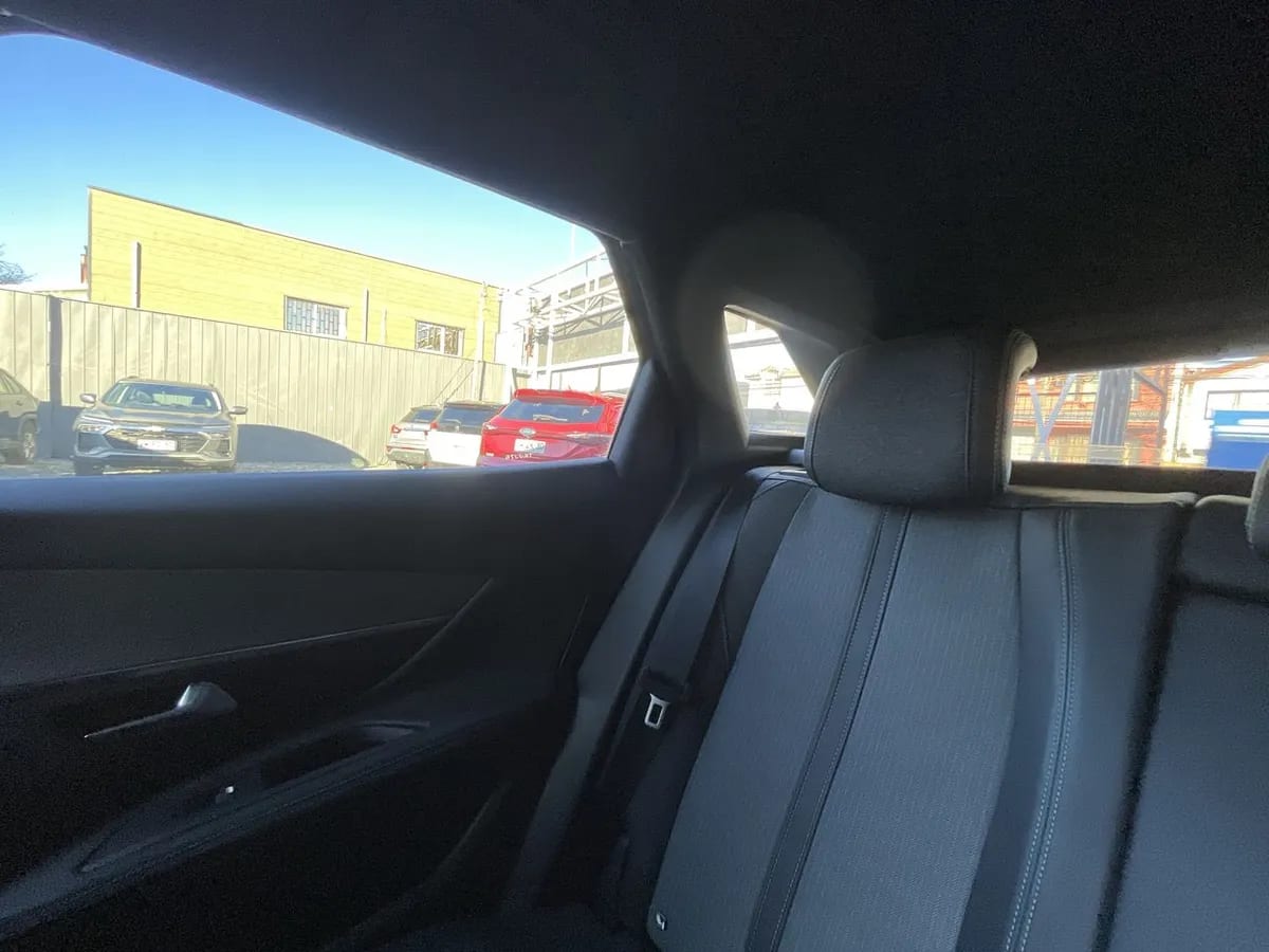 Peugeot 3008 1.5 Allure Pack Bluehdi 130 4x2 Eat8 5p año 2024