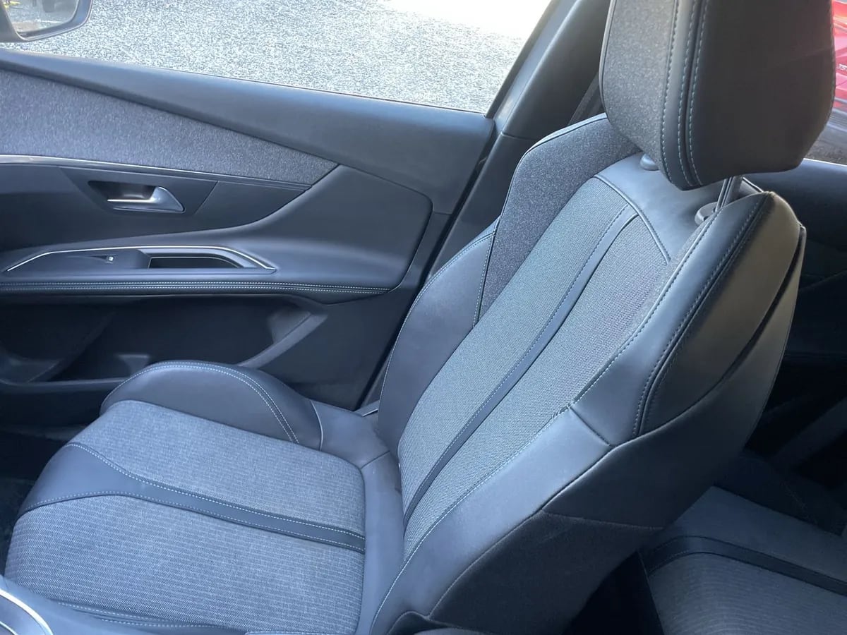 Peugeot 3008 1.5 Allure Pack Bluehdi 130 4x2 Eat8 5p año 2024