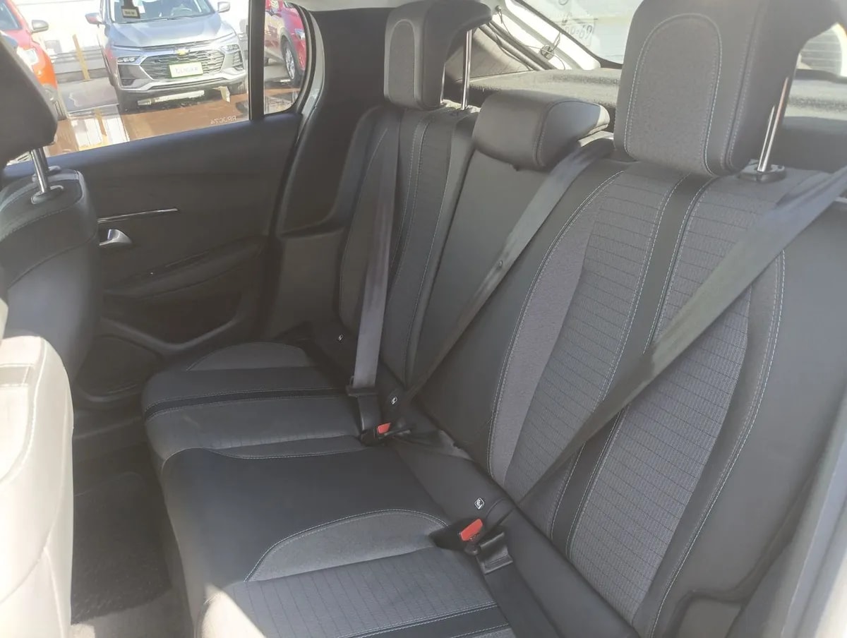 Peugeot 208 1.2 Puretech Allure Pack 4x2 100 Mt 5p año 2022