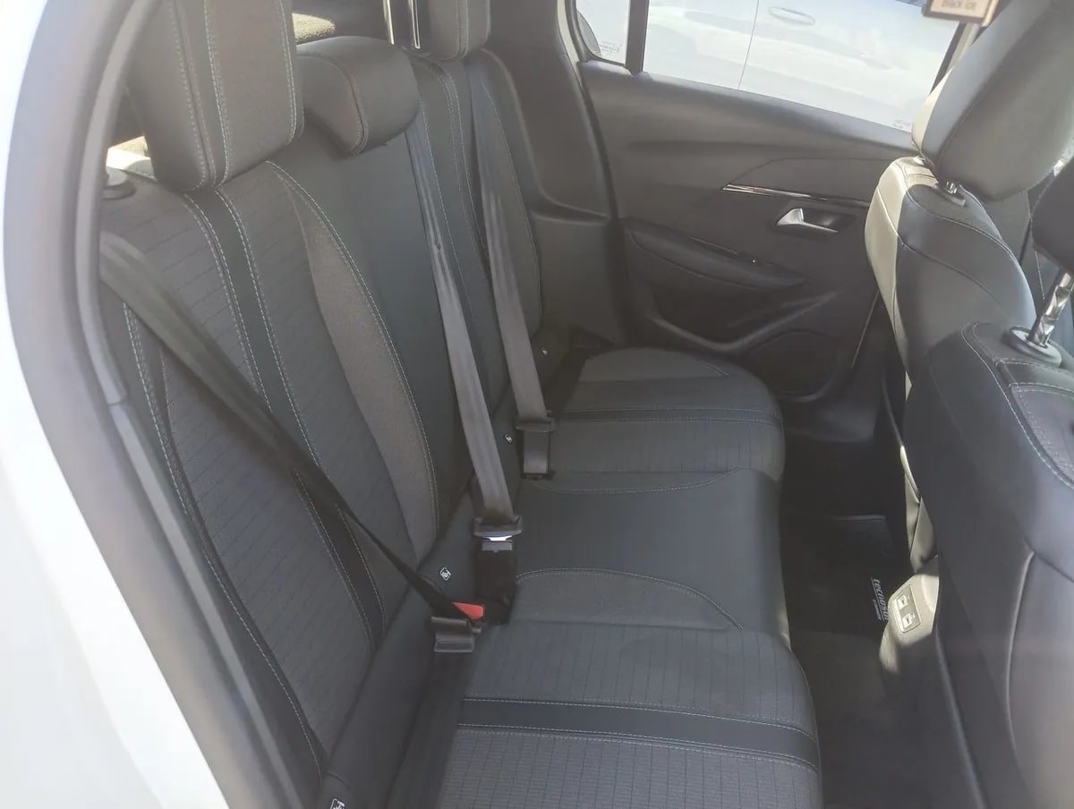 Peugeot 208 1.2 Puretech Allure Pack 4x2 100 Mt 5p año 2022