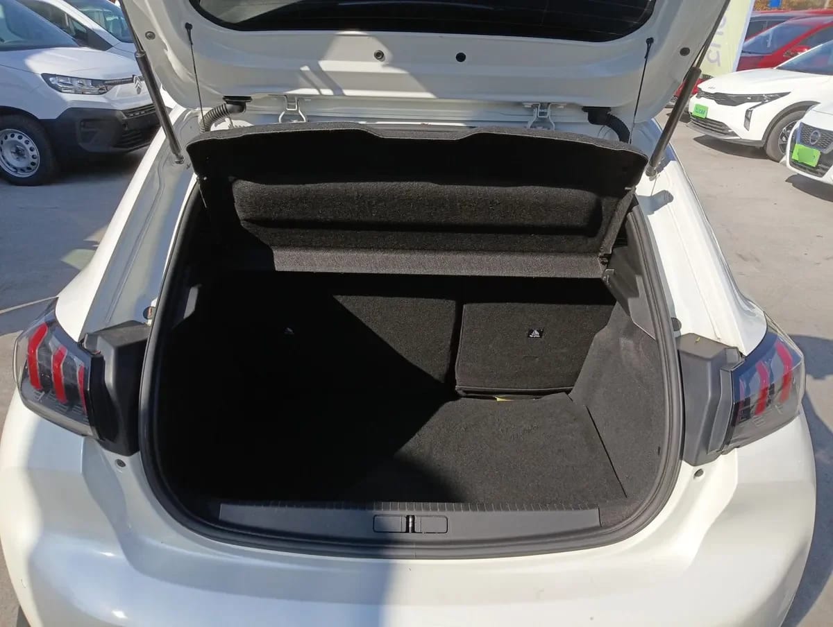 Peugeot 208 1.2 Puretech Allure Pack 4x2 100 Mt 5p año 2022