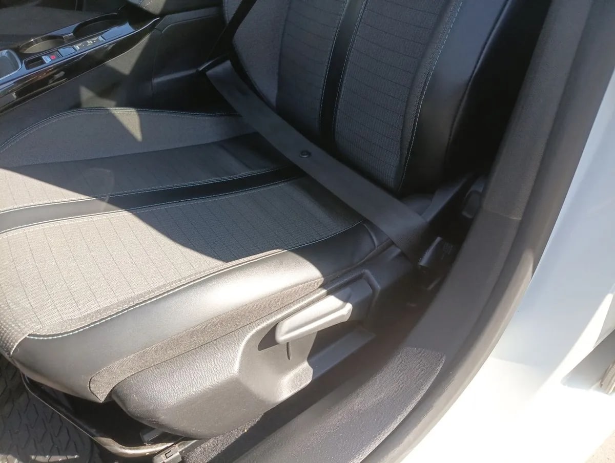 Peugeot 208 1.2 Puretech Allure Pack 4x2 100 Mt 5p año 2022