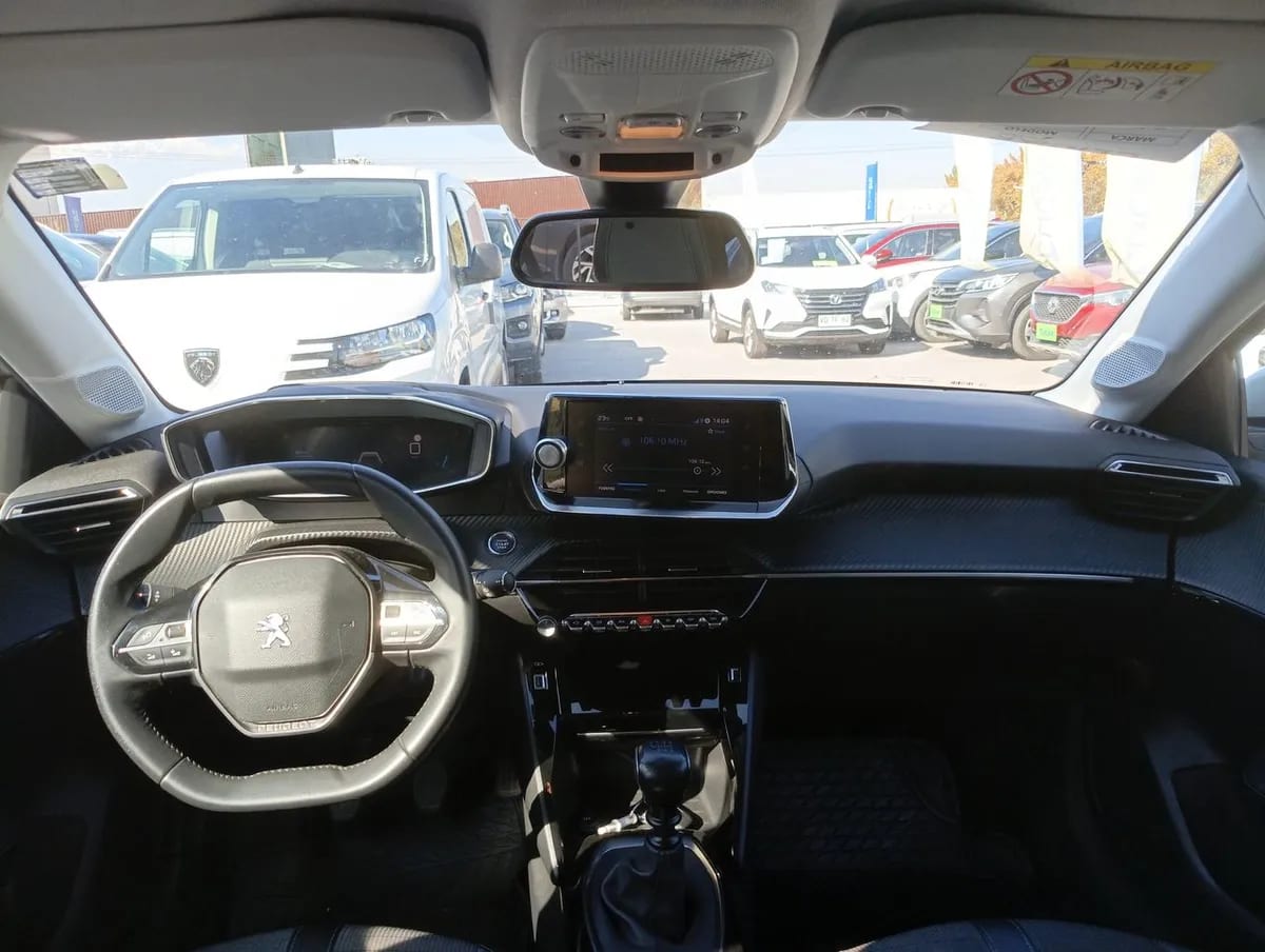 Peugeot 208 1.2 Puretech Allure Pack 4x2 100 Mt 5p año 2022