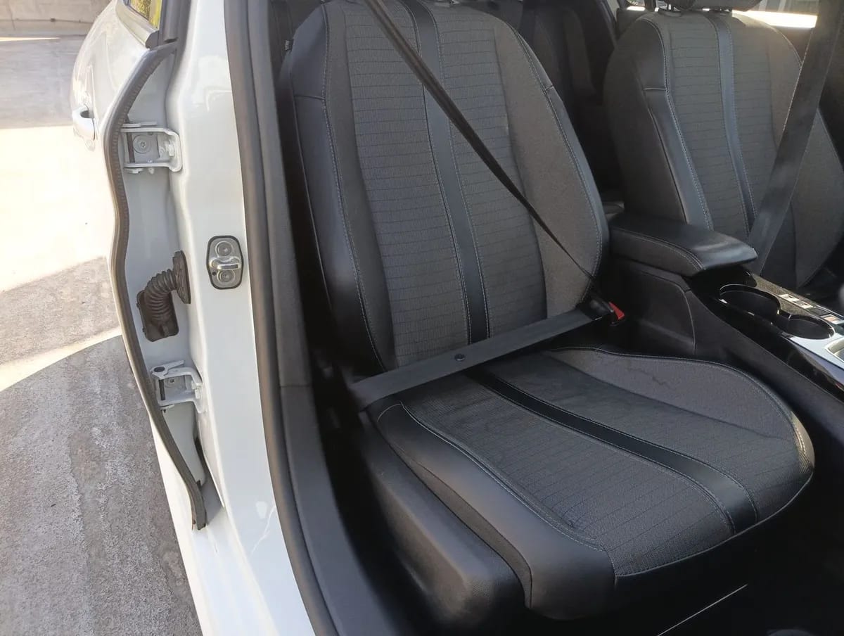 Peugeot 208 1.2 Puretech Allure Pack 4x2 100 Mt 5p año 2022