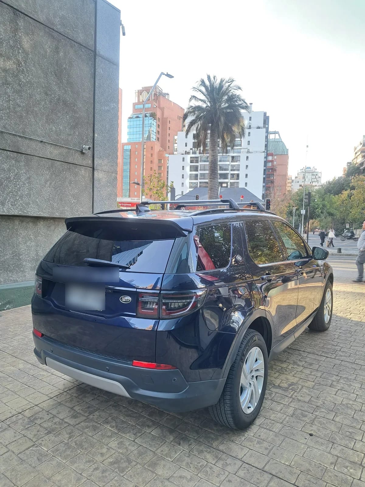 Land Rover Discovery 2.0 I R-Dynamic S At 4x4 año 2023