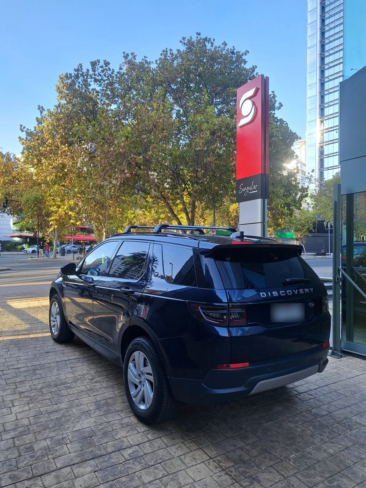 Land Rover Discovery 2.0 I R-Dynamic S At 4x4 año 2023