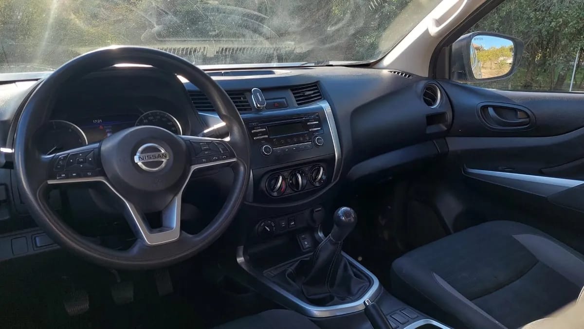 NISSAN NAVARA 2.3 Sc S Mt 4x4 Diesel año 2022