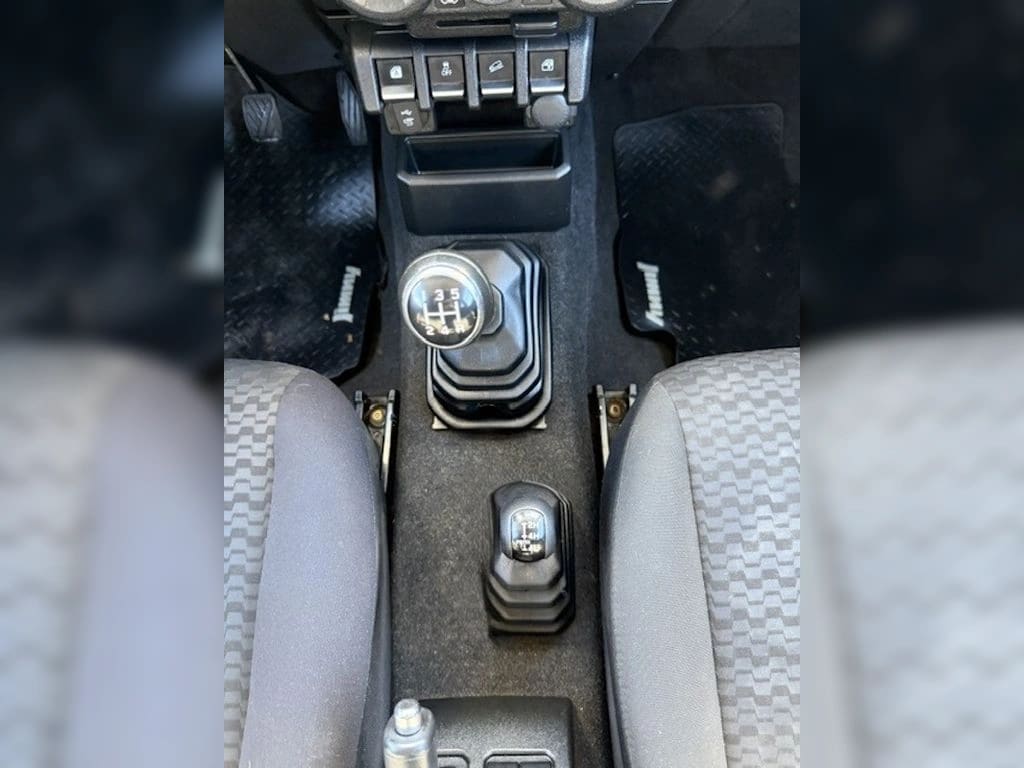 Suzuki Jimny 1.5 Gl 4x4 Mt 3p año 2022
