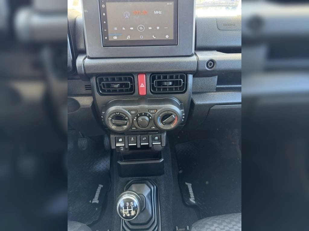 Suzuki Jimny 1.5 Gl 4x4 Mt 3p año 2022