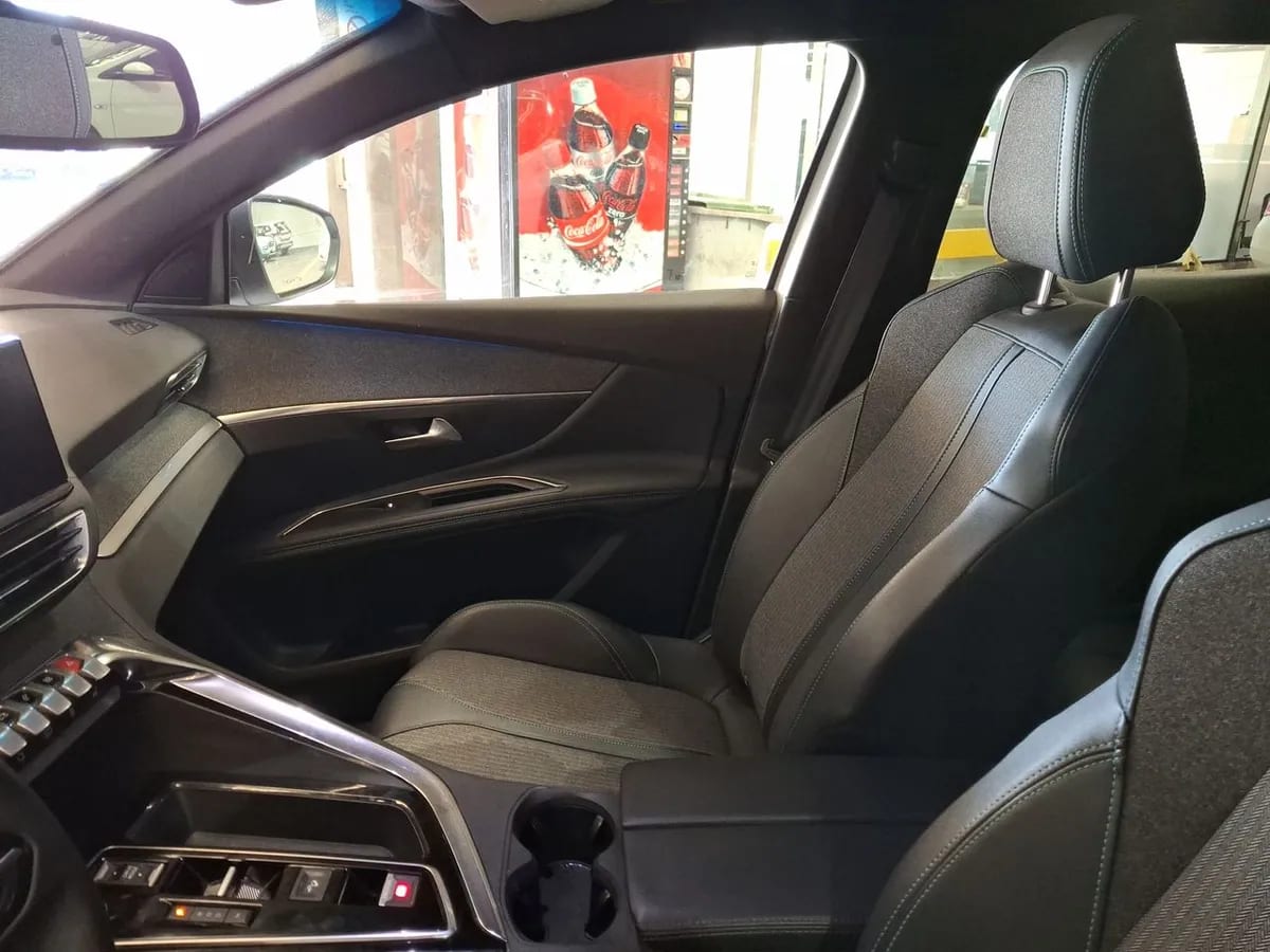 Peugeot 3008 1.5 Allure Pack Bluehdi 130 4x2 Eat8 5p año 2024