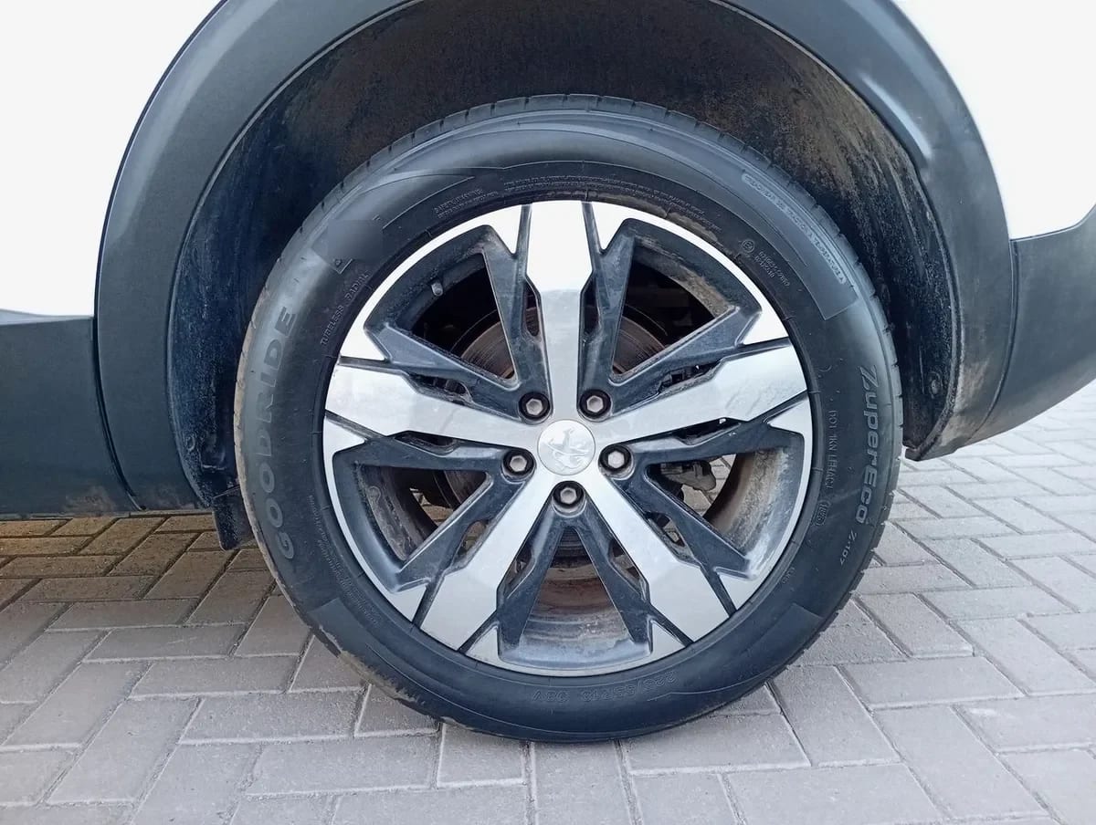 Peugeot 3008 1.5 Allure Pack Bluehdi 130 4x2 Eat8 5p año 2024