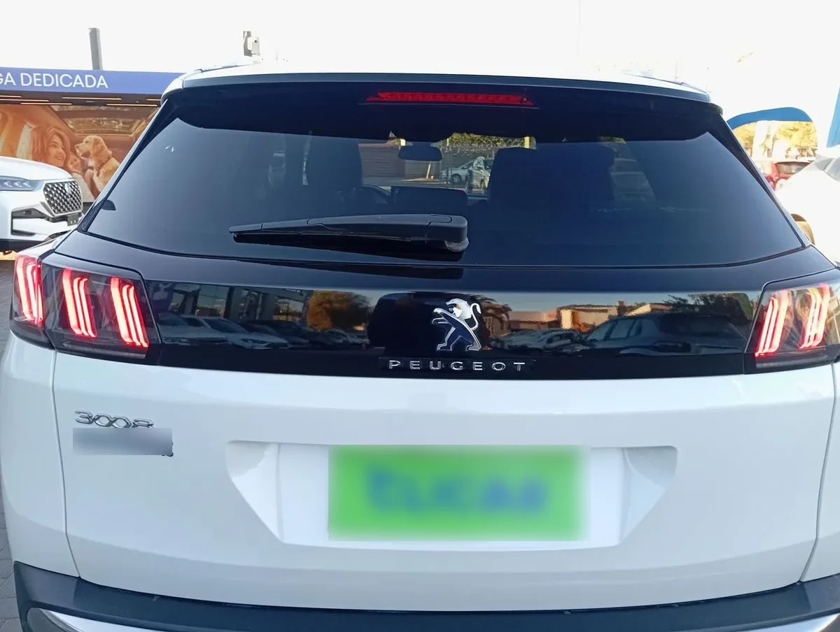 Peugeot 3008 1.5 Allure Pack Bluehdi 130 4x2 Eat8 5p año 2024