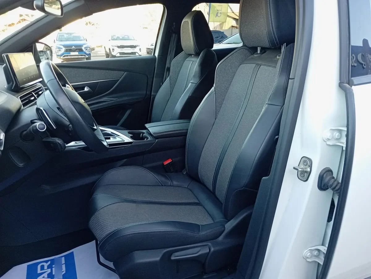 Peugeot 3008 1.5 Allure Pack Bluehdi 130 4x2 Eat8 5p año 2024