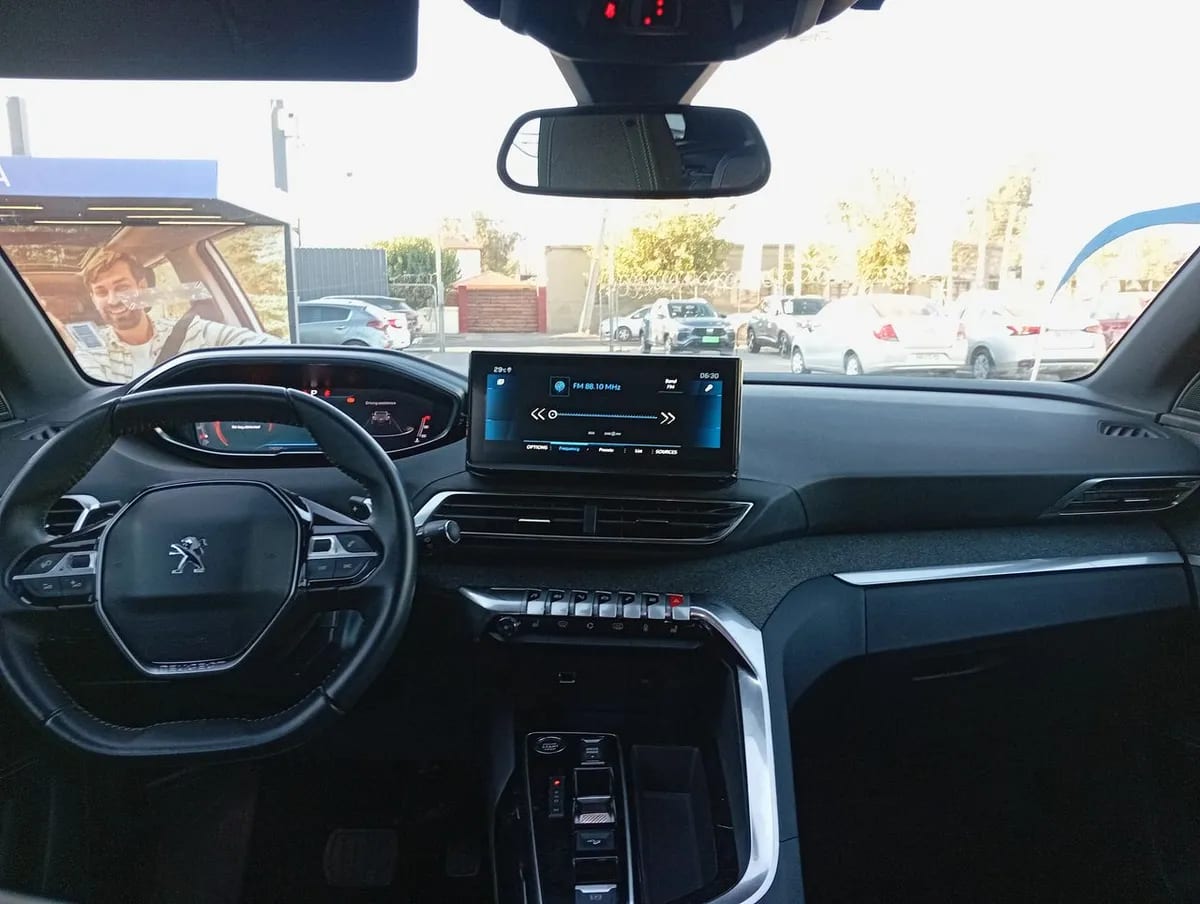 Peugeot 3008 1.5 Allure Pack Bluehdi 130 4x2 Eat8 5p año 2024