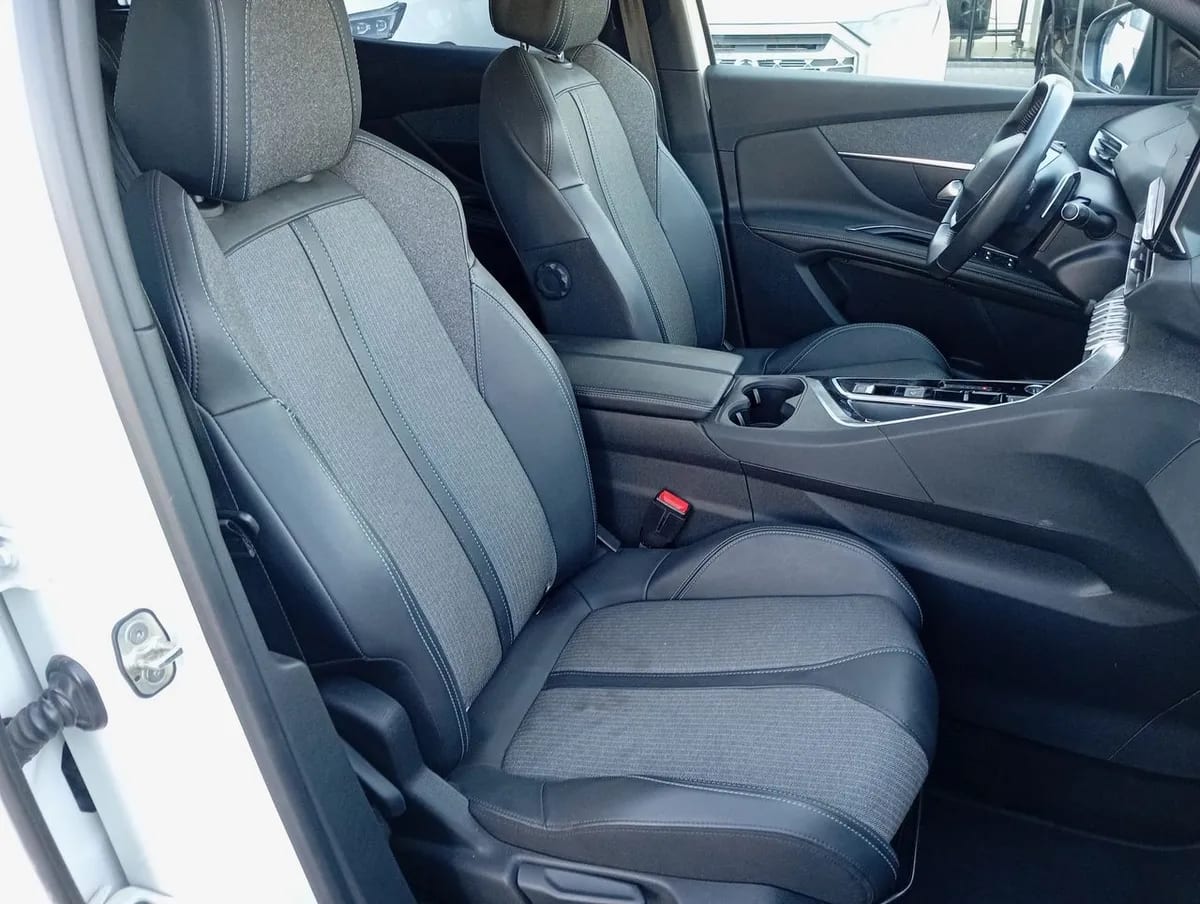 Peugeot 3008 1.5 Allure Pack Bluehdi 130 4x2 Eat8 5p año 2024