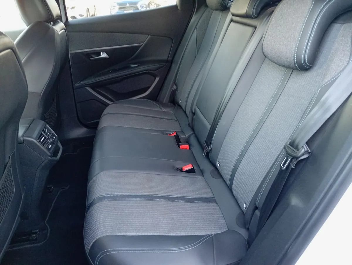 Peugeot 3008 1.5 Allure Pack Bluehdi 130 4x2 Eat8 5p año 2024