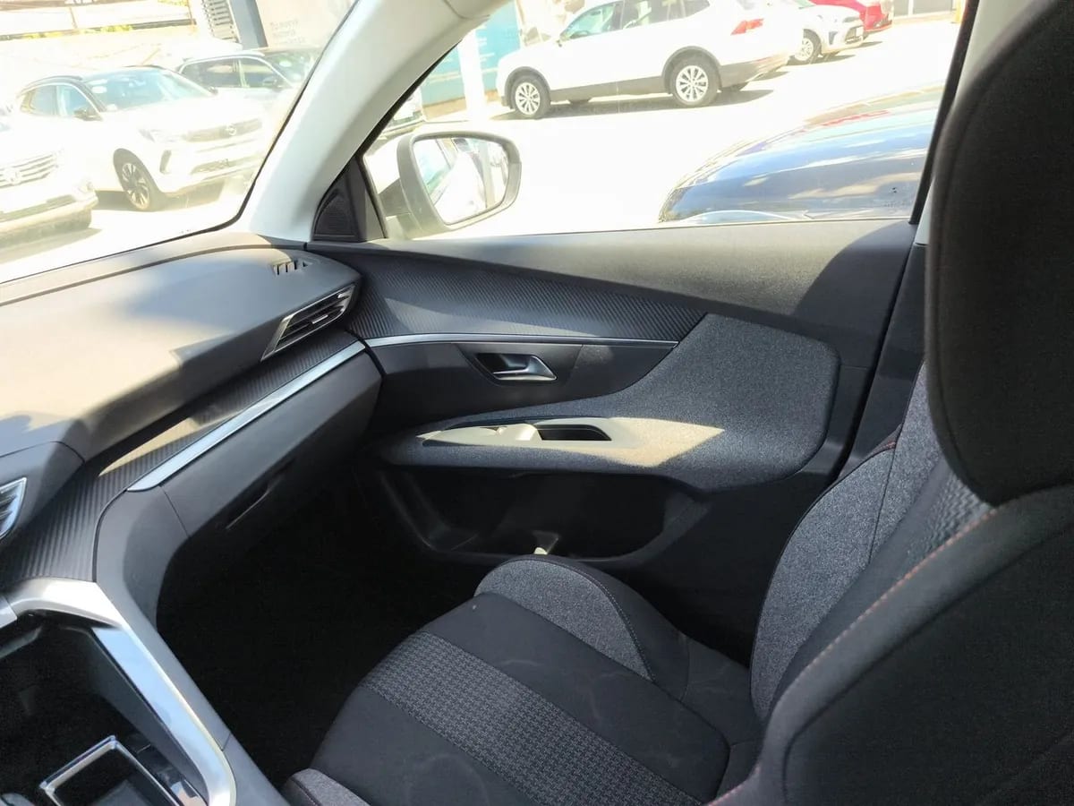 Peugeot 3008 1.5 Allure Bluehdi 4x2 130 Eat8 5p año 2020