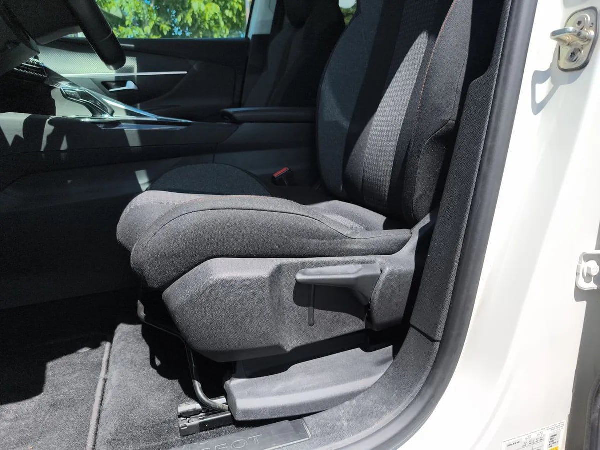 Peugeot 3008 1.5 Allure Bluehdi 4x2 130 Eat8 5p año 2020