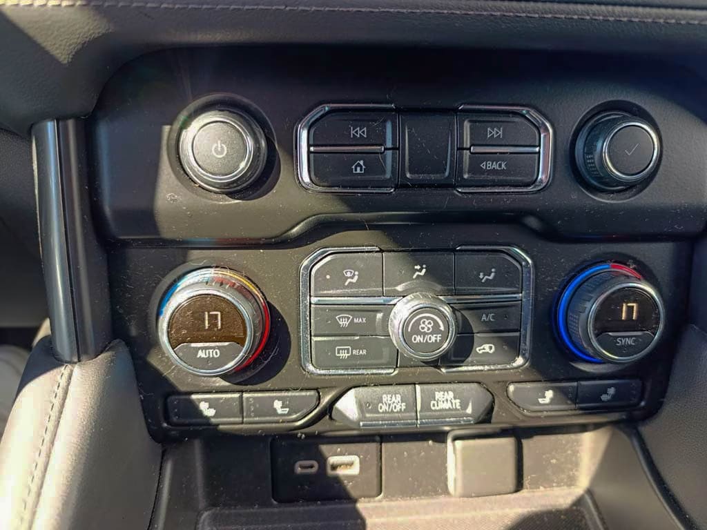 Chevrolet Suburban 4wd Z71 año 2021