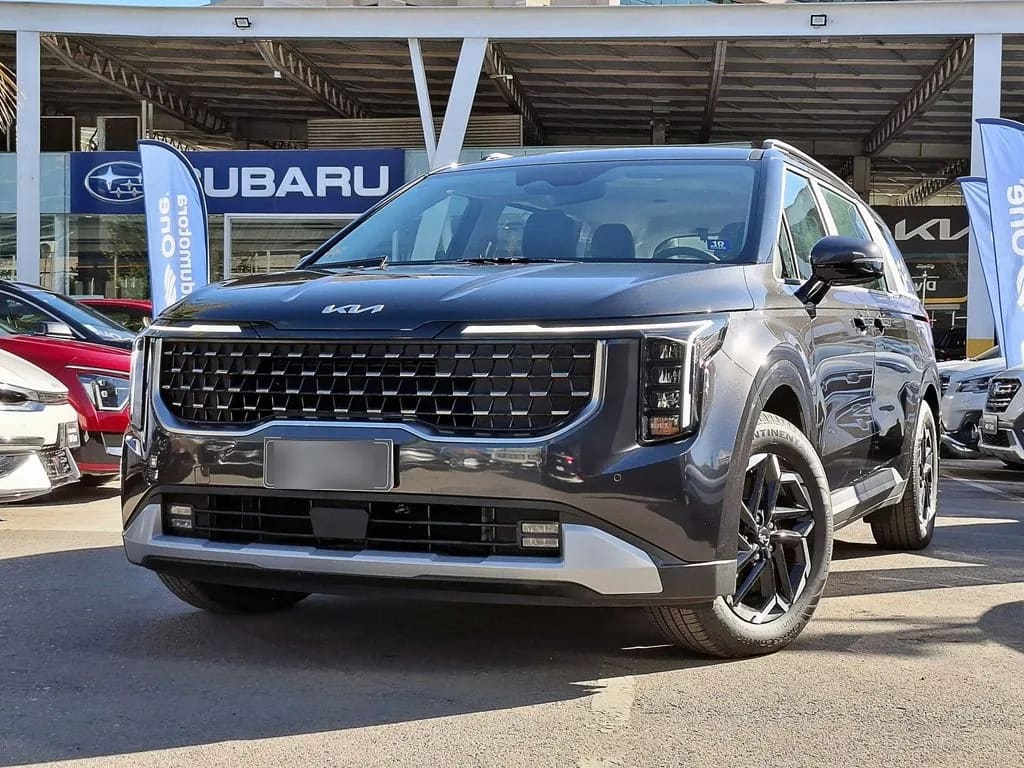 Kia Carnival At año 2025
