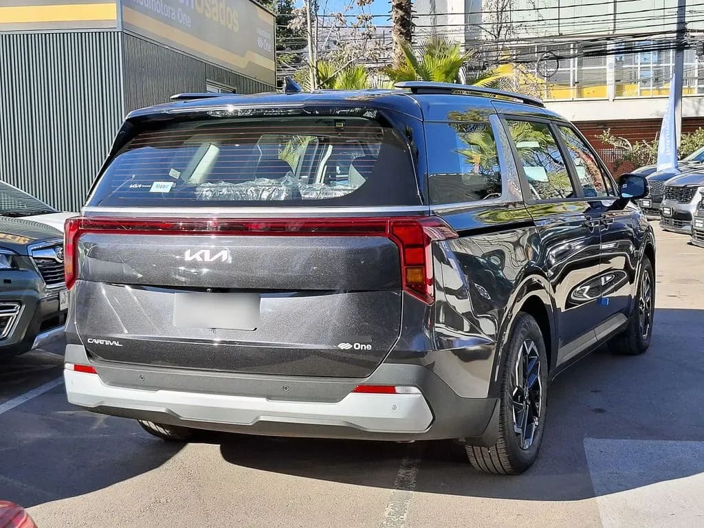 Kia Carnival At año 2025