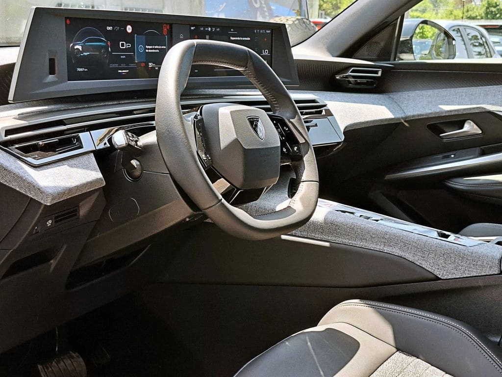 Peugeot 3008 Hybrid Allure año 2025