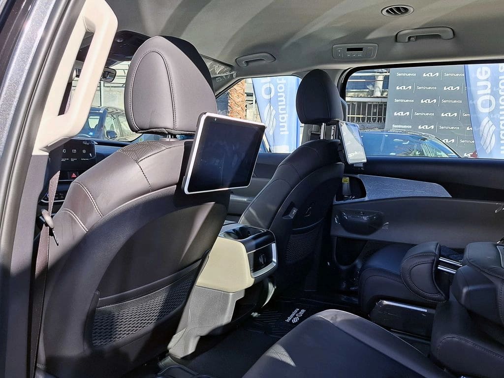 Kia Carnival At año 2025
