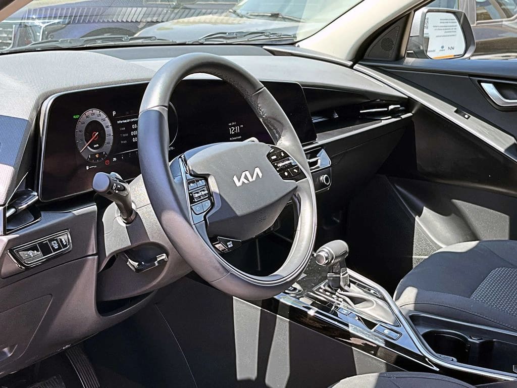 Kia Niro 1.6l Gdi Lx Hev At 5p año 2024