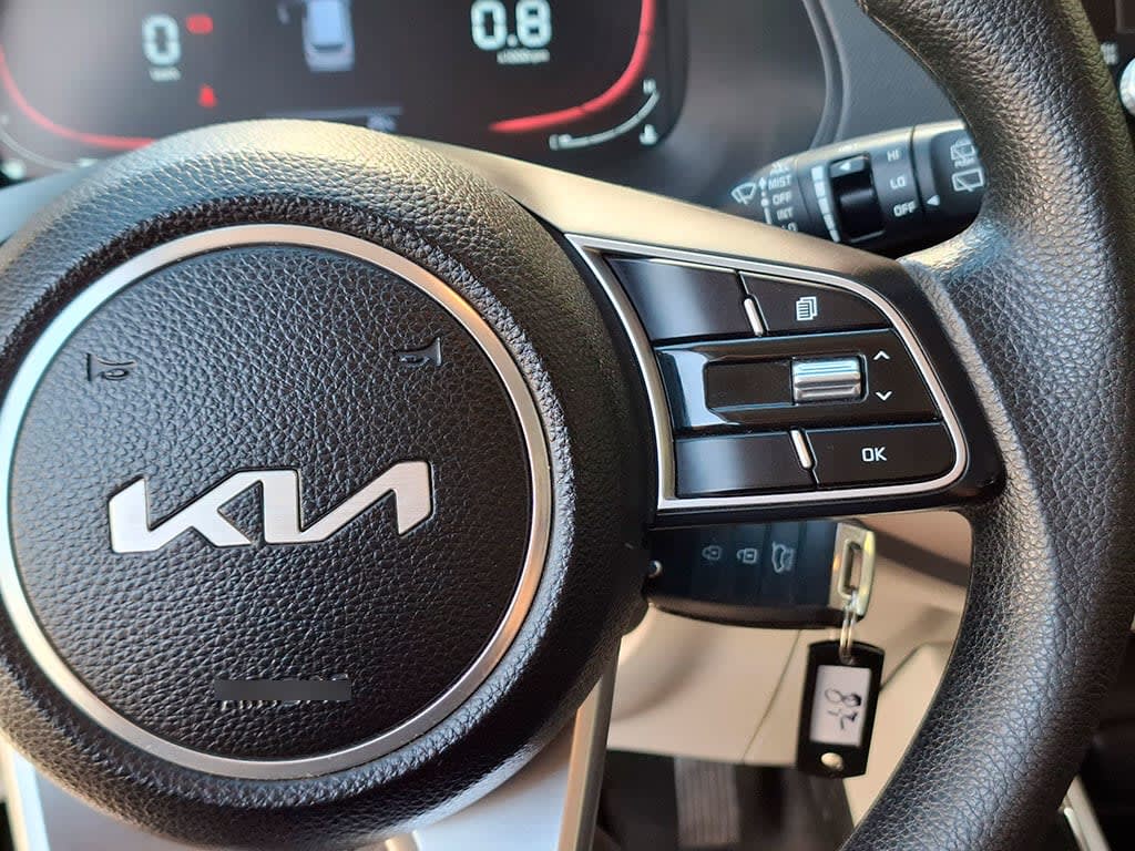 Kia Carens 1.5l Lx año 2024