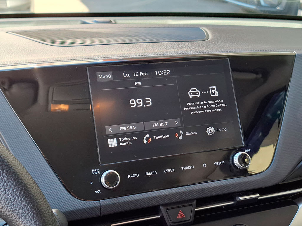 Kia Carens 1.5l Lx año 2024