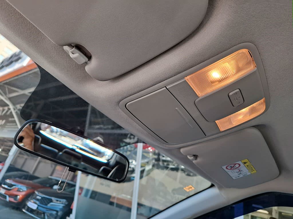 Kia Carens 1.5l Lx año 2024
