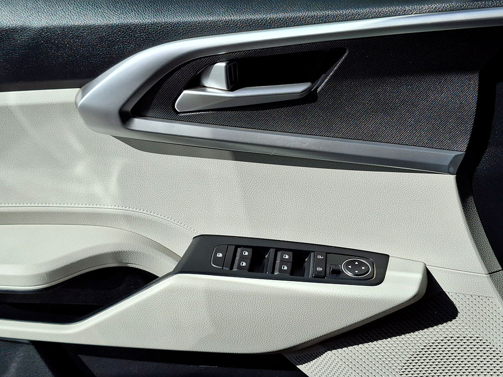 Kia Carens 1.5l Lx año 2024