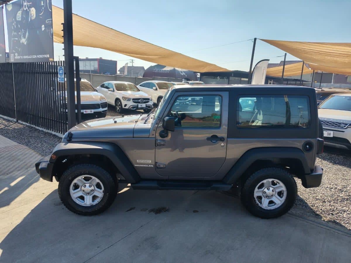 Jeep Wrangler Wrangler Sport 2.8 Aut año 2014