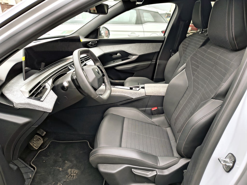 Peugeot 3008 1.2 Allure Mhev 4 año 2025