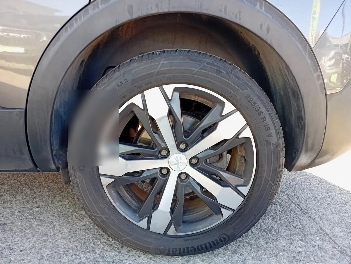 Peugeot 5008 1.5 Allure Pack Bluehdi 130 4x2 Eat8 5p año 2024