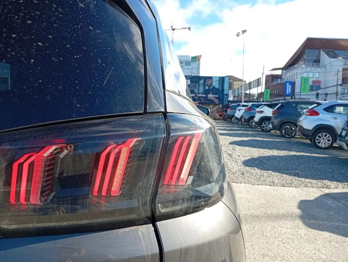 Peugeot 5008 1.5 Allure Pack Bluehdi 130 4x2 Eat8 5p año 2024