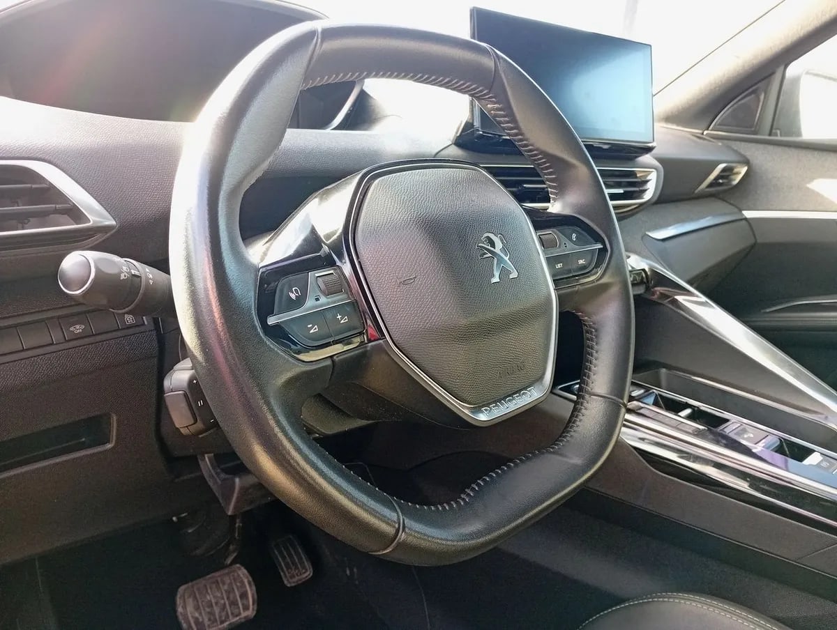 Peugeot 5008 1.5 Allure Pack Bluehdi 130 4x2 Eat8 5p año 2024