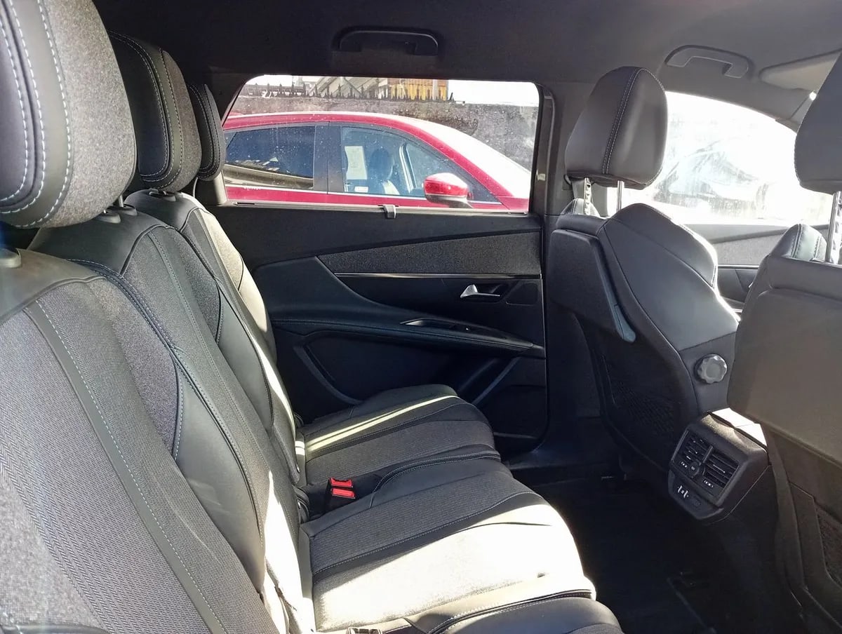 Peugeot 5008 1.5 Allure Pack Bluehdi 130 4x2 Eat8 5p año 2024