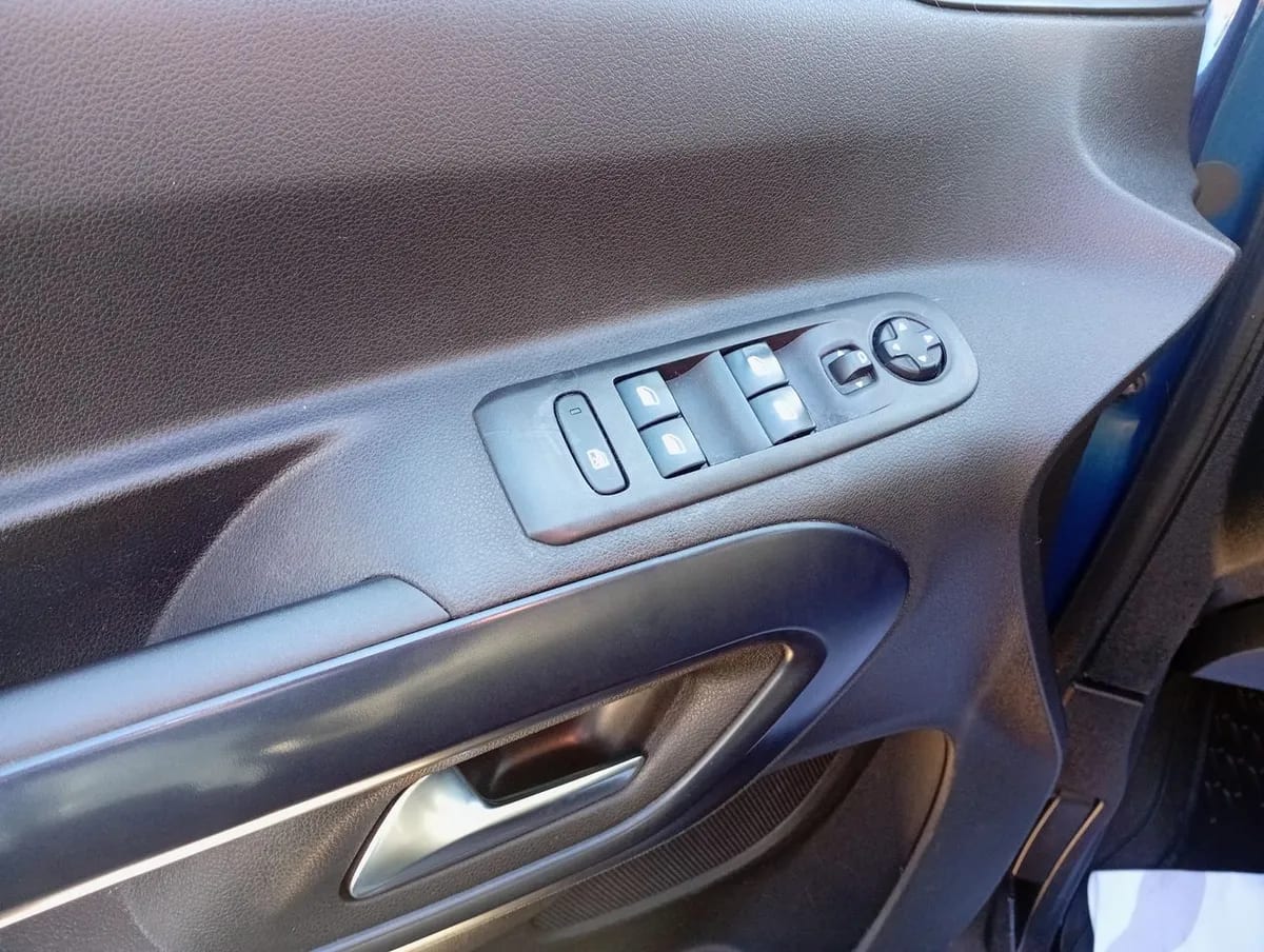 Peugeot Rifter 1.5 Allure Bluehdi Diesel 4x2 130hp Eat8 5p año 2021