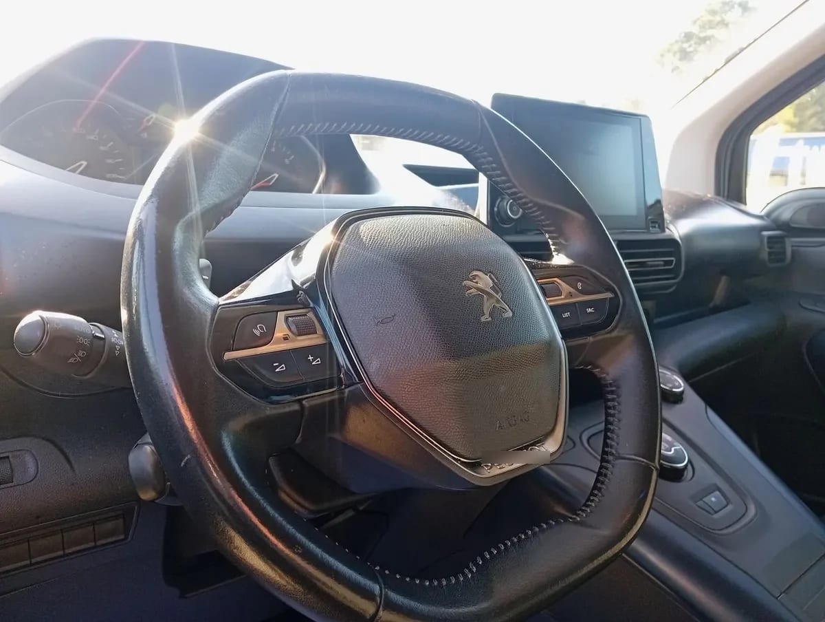 Peugeot Rifter 1.5 Allure Bluehdi Diesel 4x2 130hp Eat8 5p año 2021