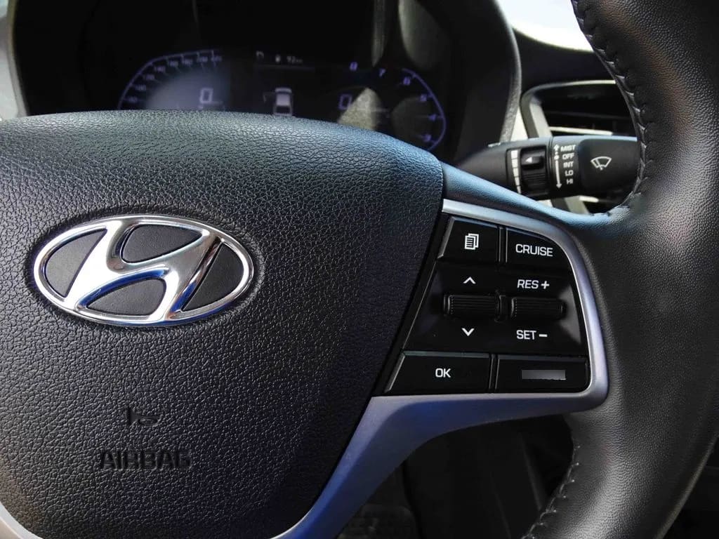 Hyundai Accent 1.6 año 2023